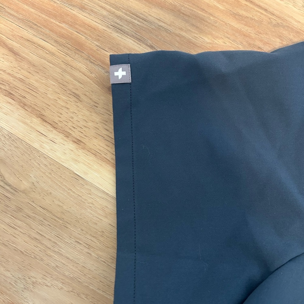 NWT Figs Women's Catarina One-Pocket Scrub Top - Picture 6 of 7